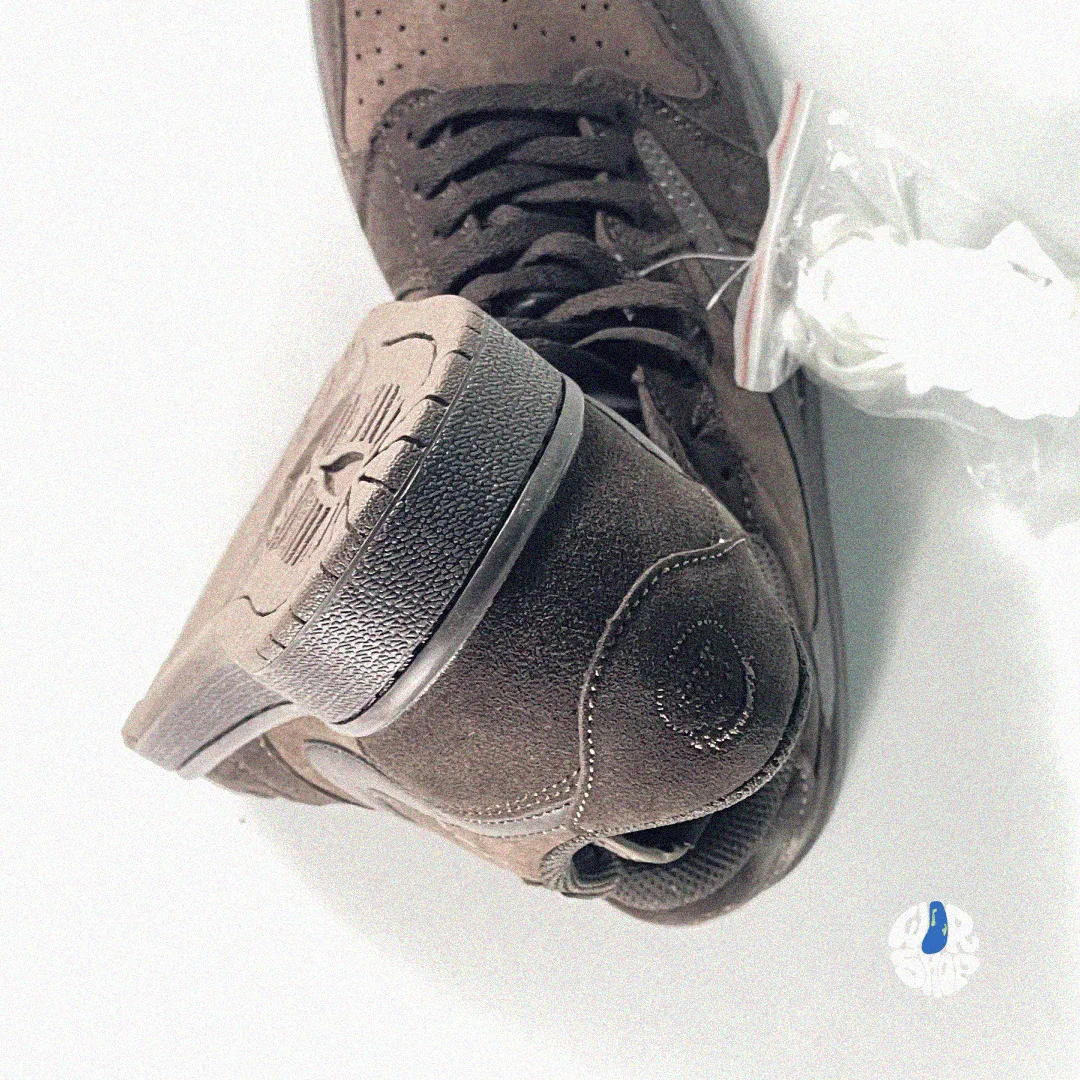 Travis Scott Velvet Brown - imagen adicional